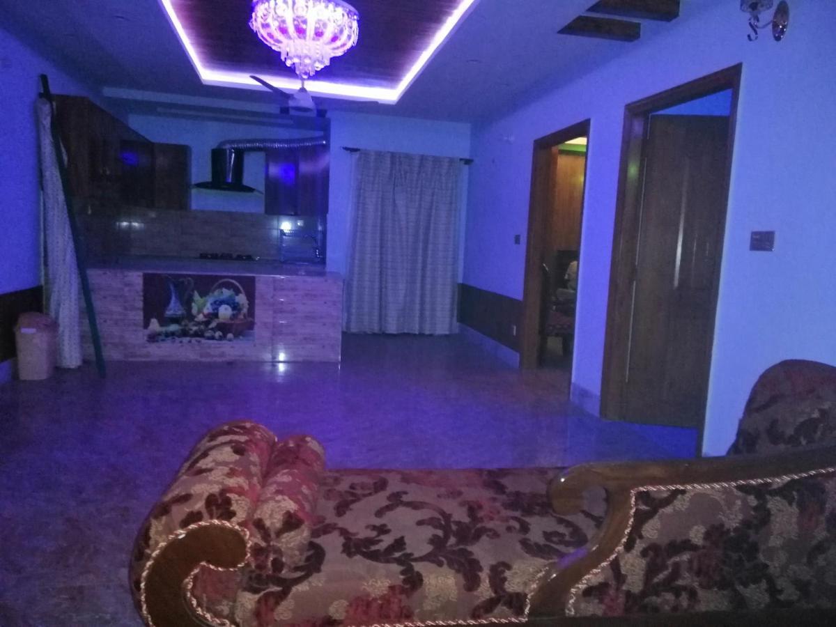 Full Private House Floor With Lounge & Balcony - Townhouse - Homestay Lahore Exterior photo